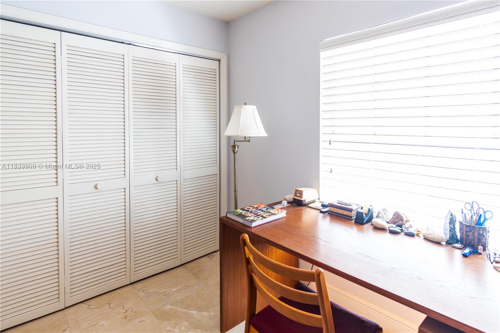 DORAL SANDS - Residential