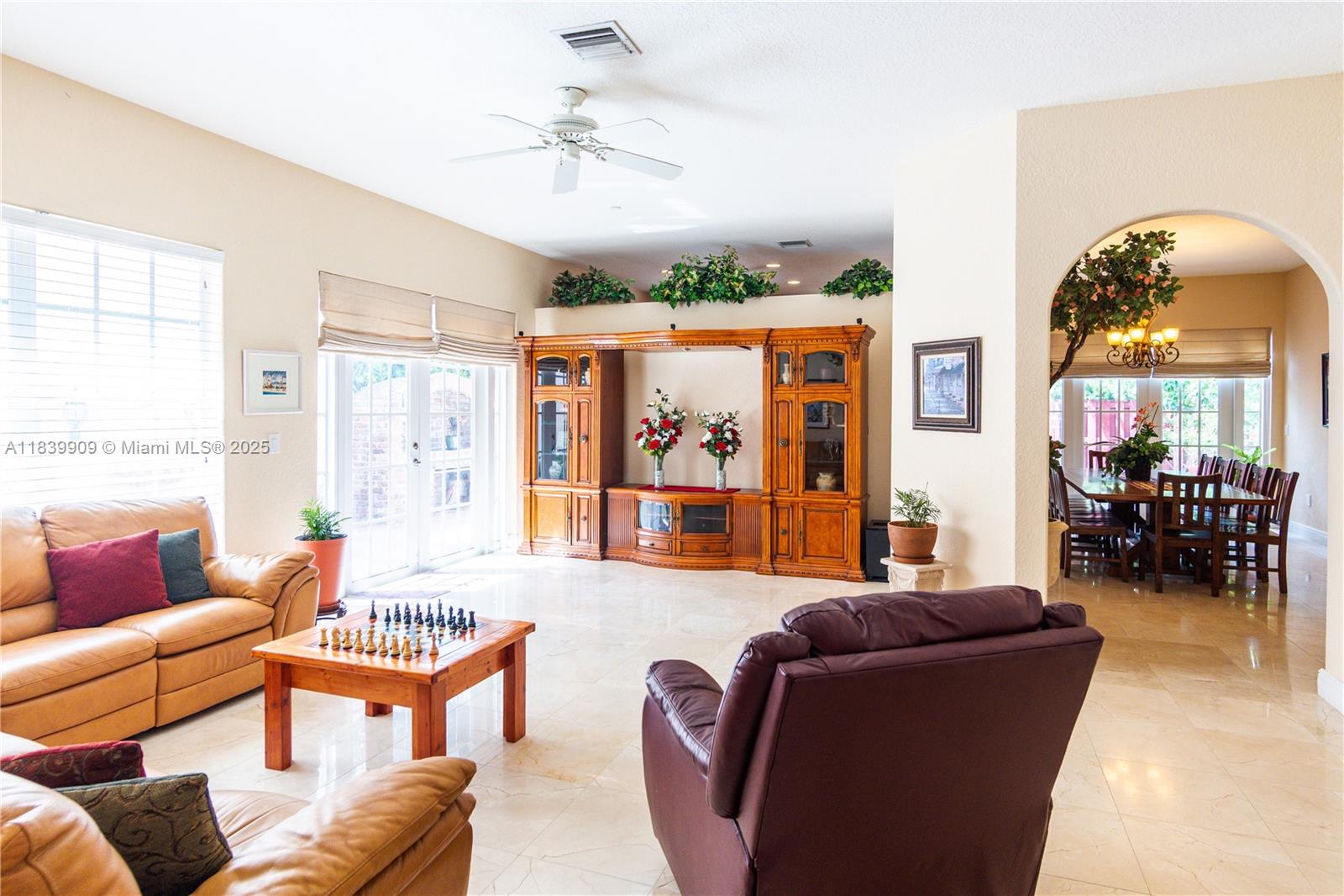 DORAL SANDS - Residential