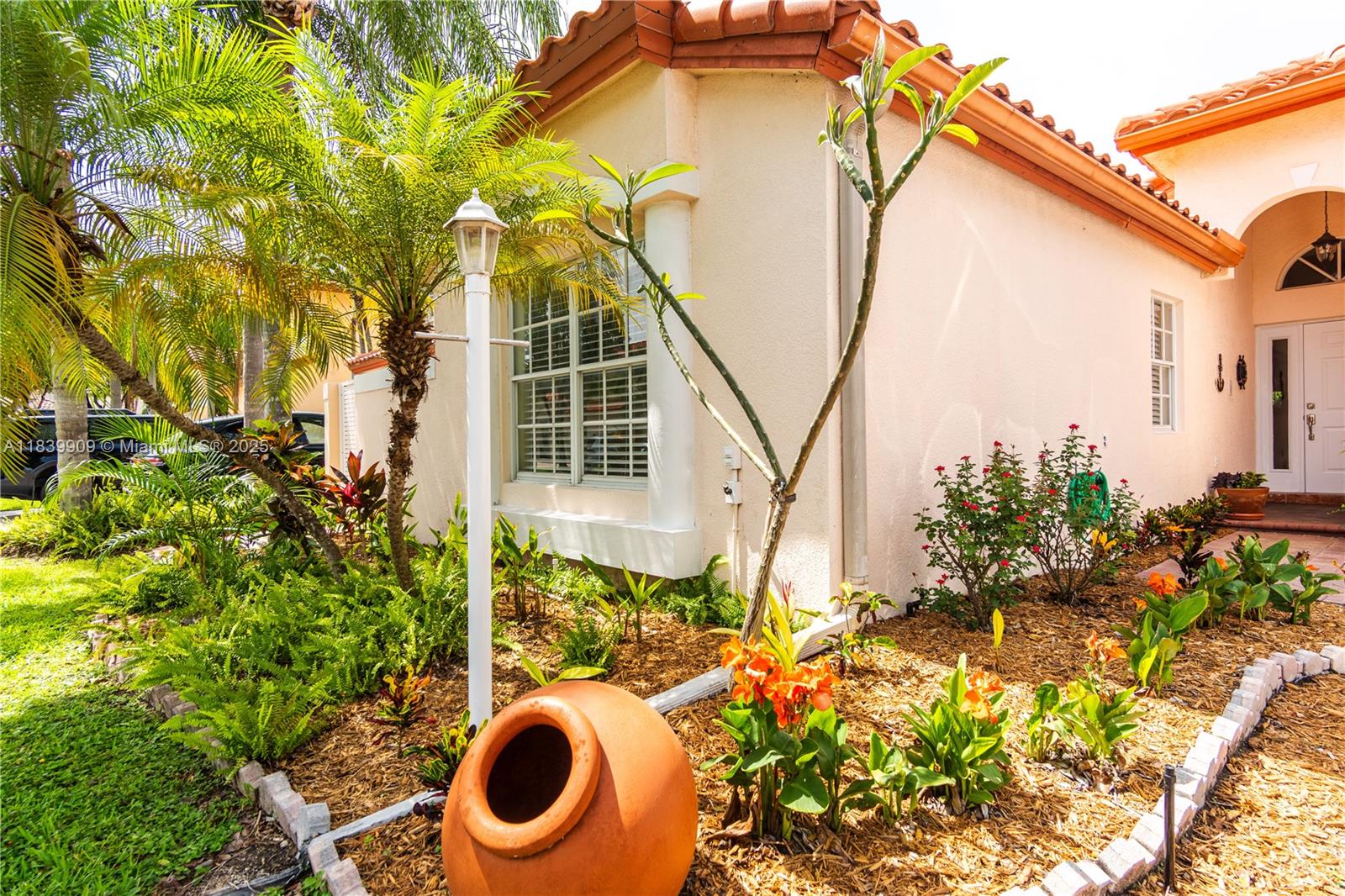 DORAL SANDS - Residential