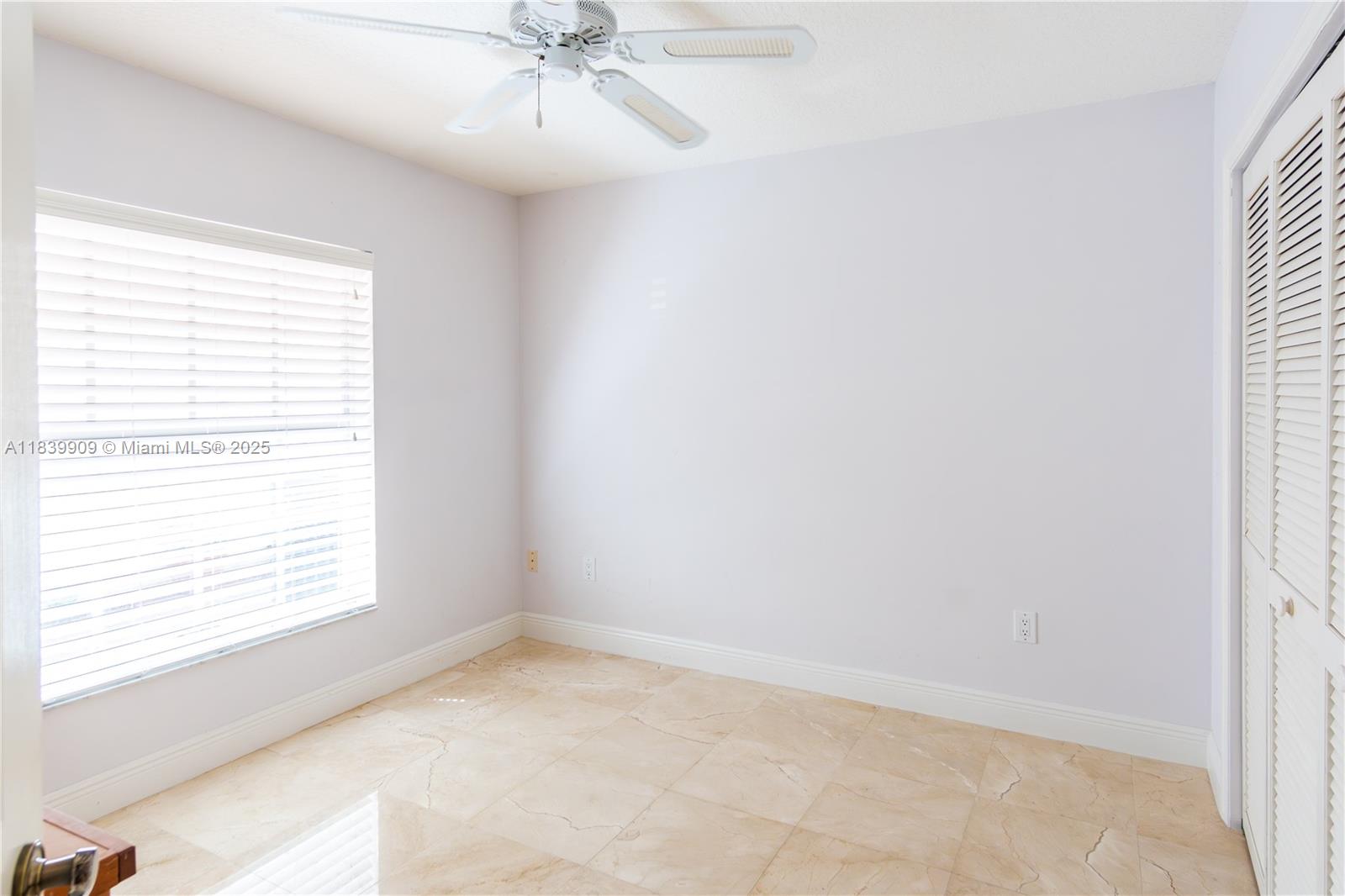 DORAL SANDS - Residential