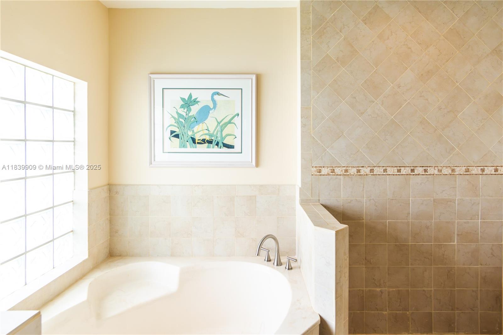 DORAL SANDS - Residential