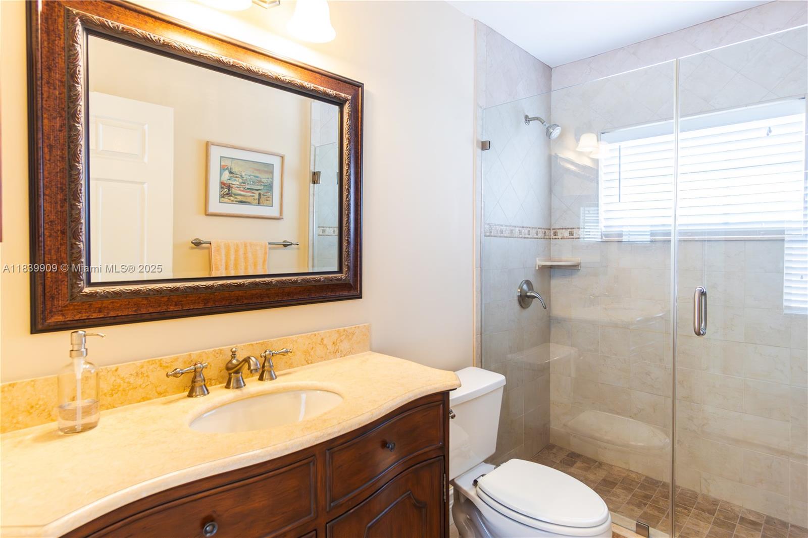 DORAL SANDS - Residential