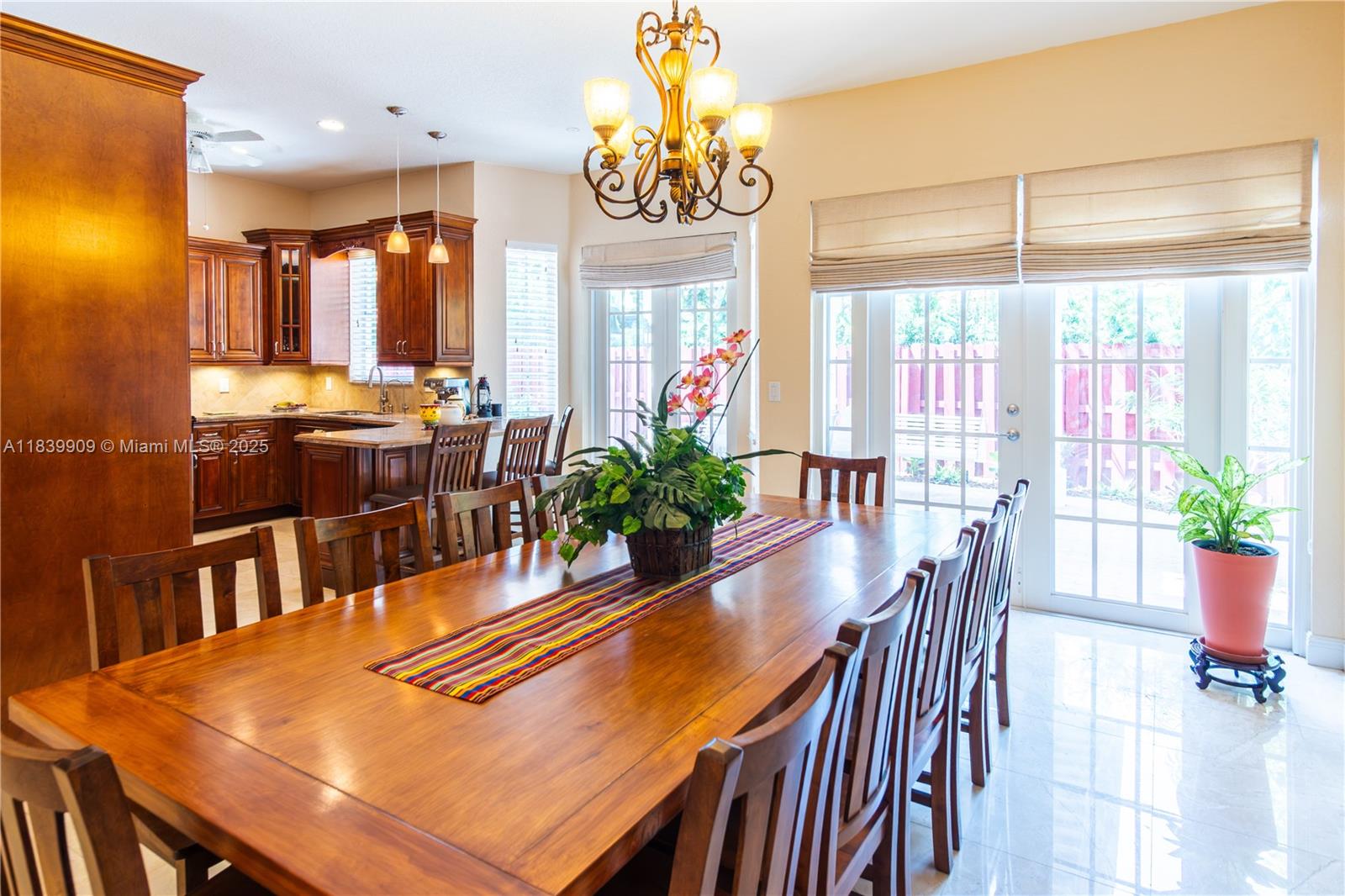 DORAL SANDS - Residential