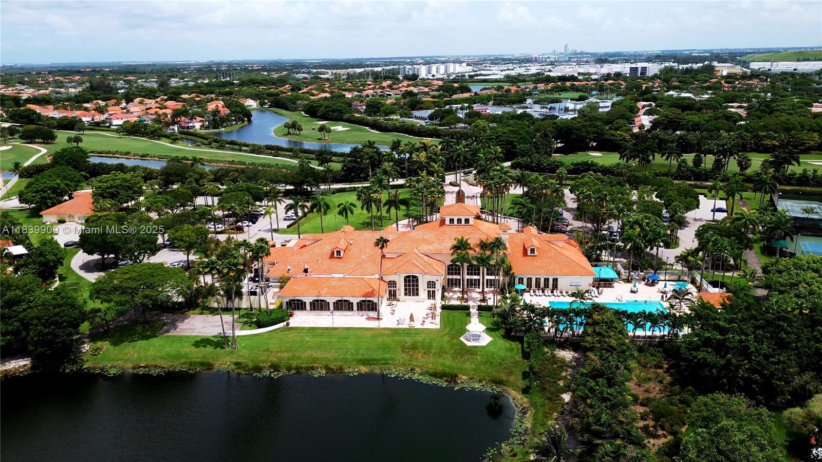 DORAL SANDS - Residential