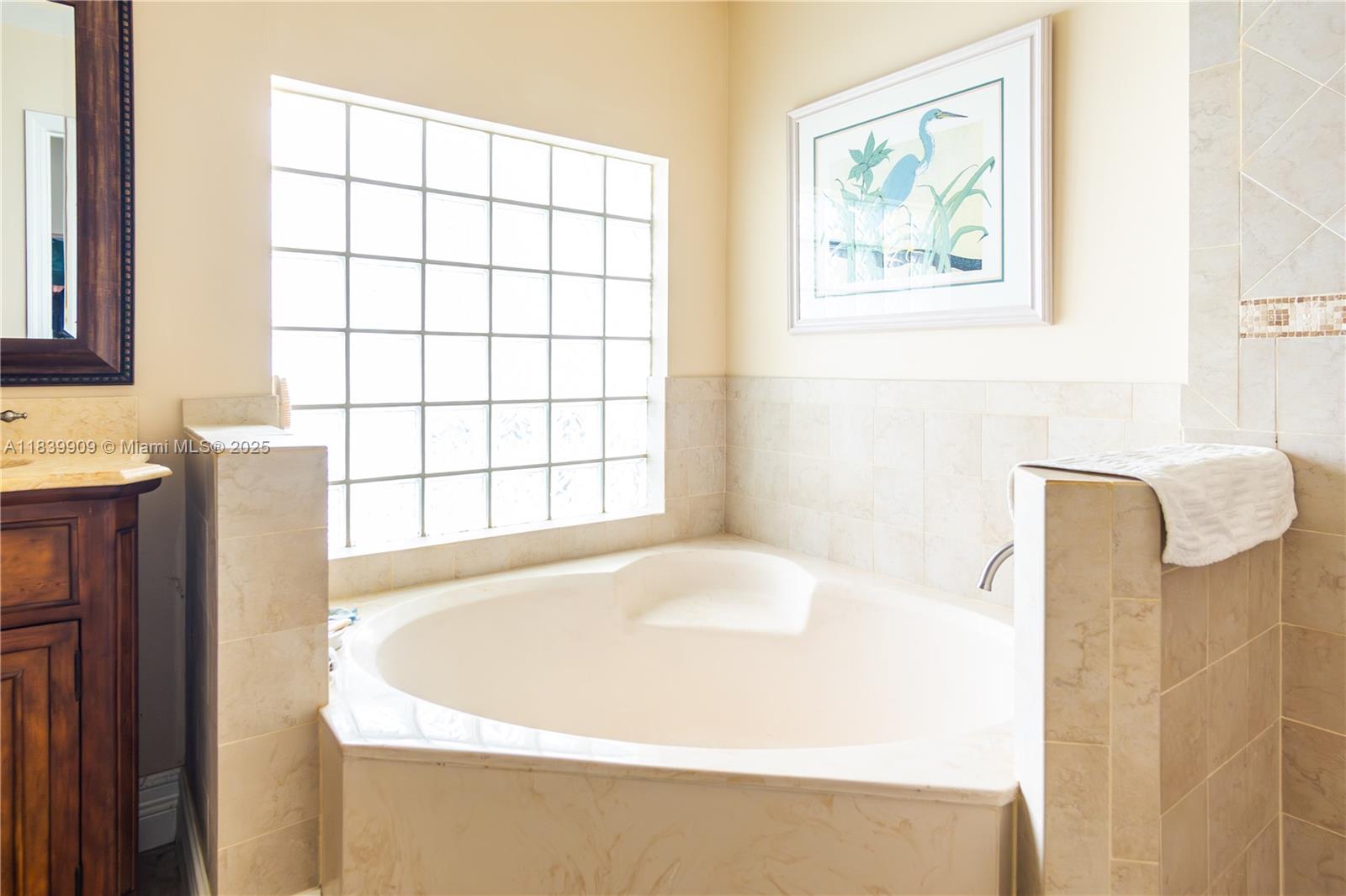 DORAL SANDS - Residential