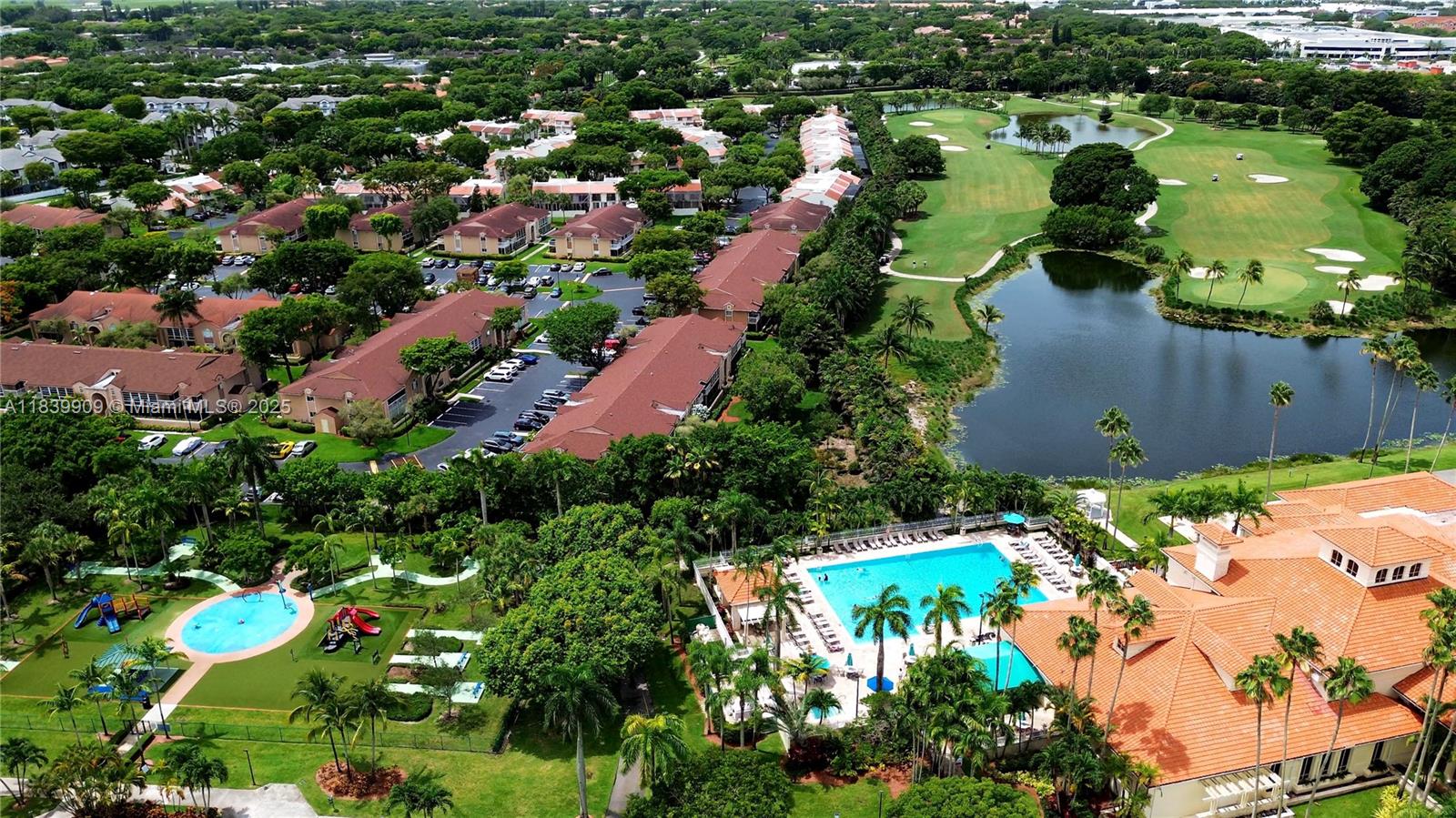 DORAL SANDS - Residential