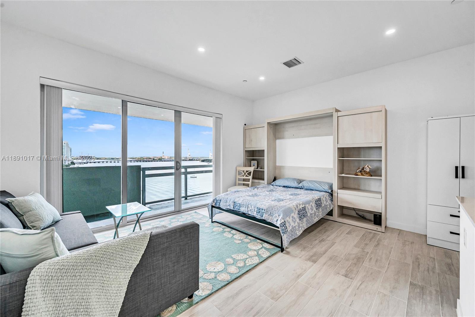 FLAMINGO SOUTH BEACH I CO - Residential Lease