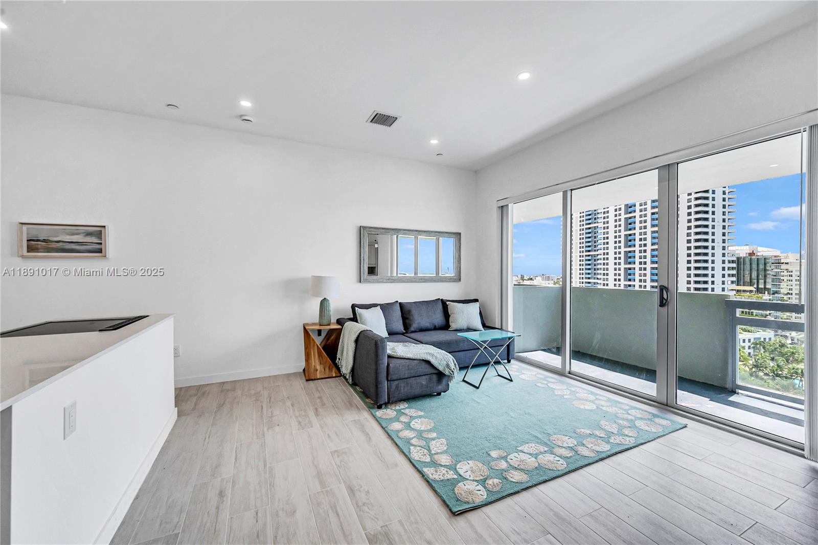 FLAMINGO SOUTH BEACH I CO - Residential Lease