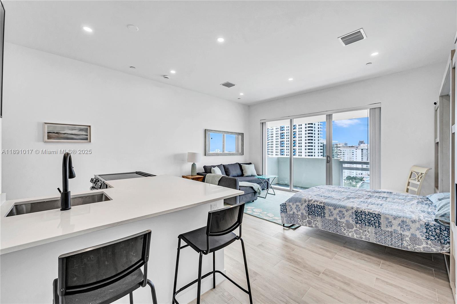 FLAMINGO SOUTH BEACH I CO - Residential Lease