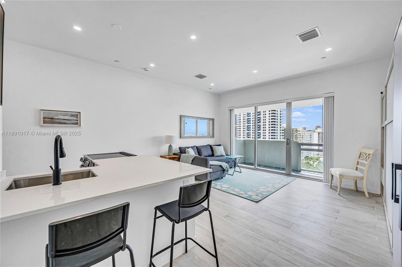 FLAMINGO SOUTH BEACH I CO - Residential Lease