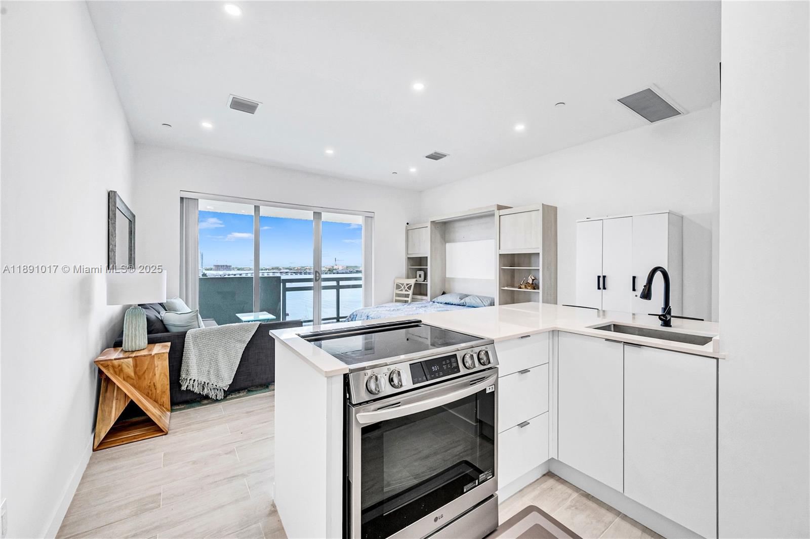 FLAMINGO SOUTH BEACH I CO - Residential Lease