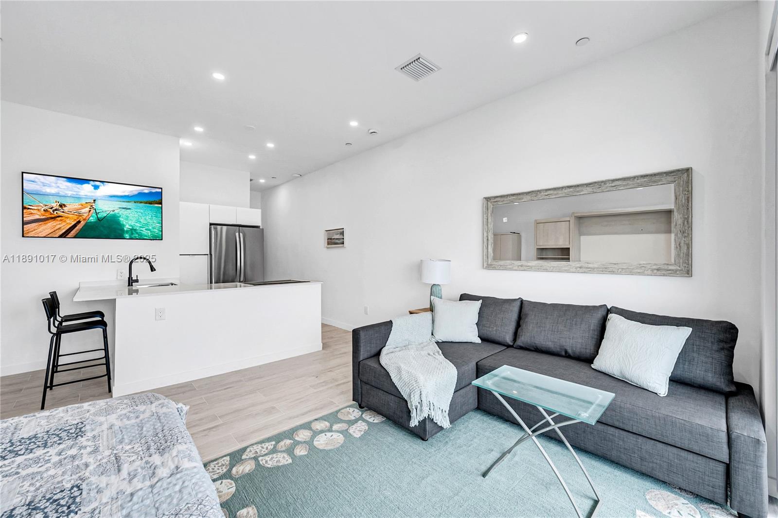 FLAMINGO SOUTH BEACH I CO - Residential Lease