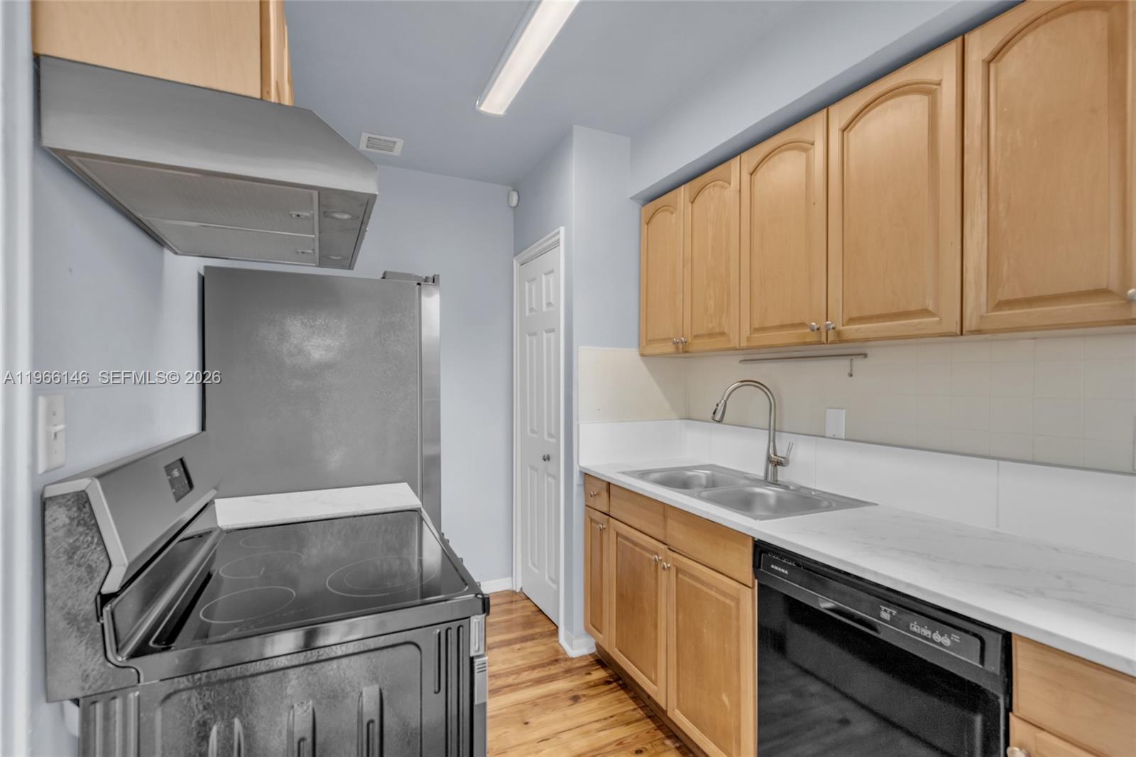 COUNTRY CLUB ESTATES SEC - Residential Lease