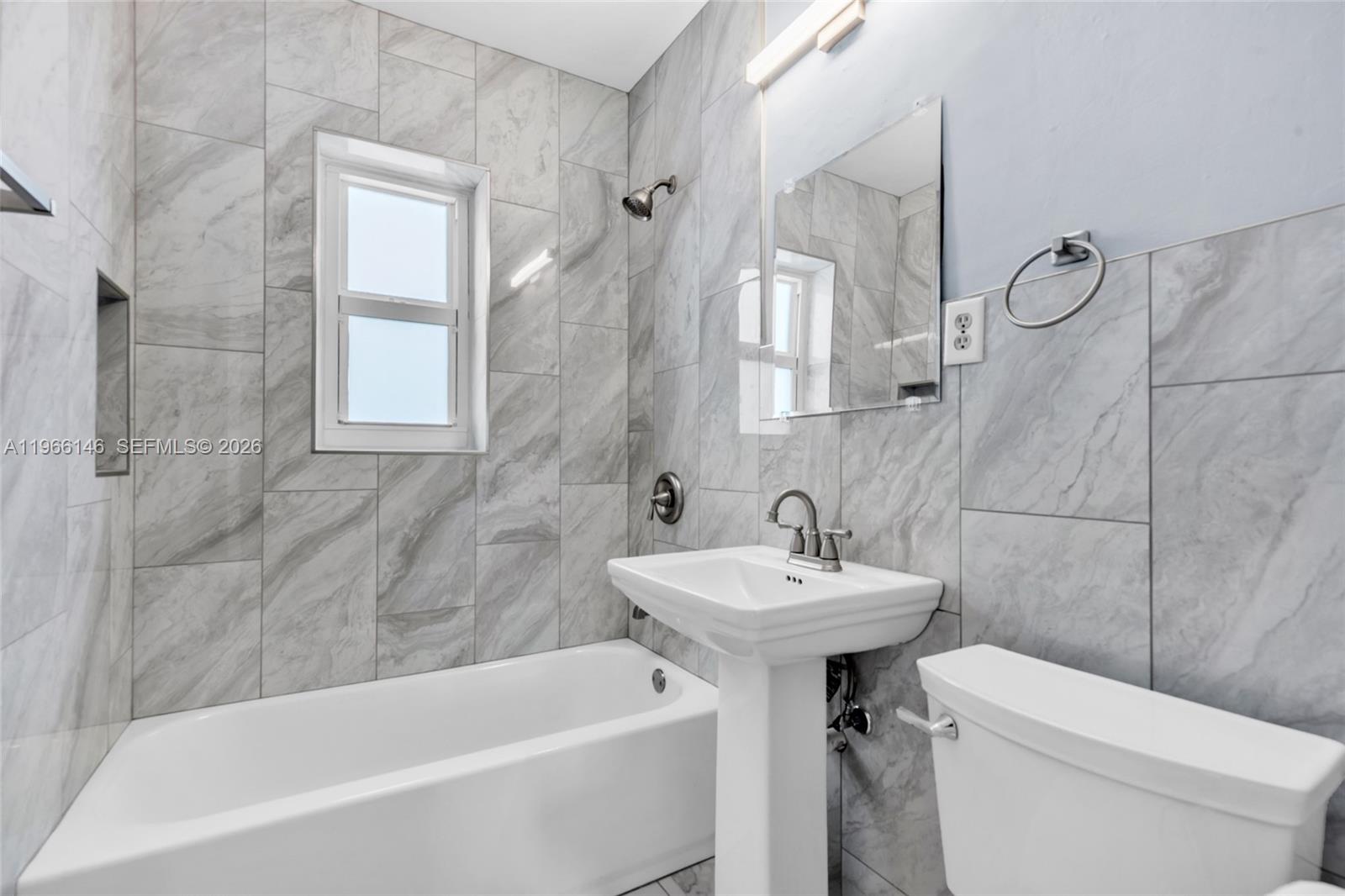 COUNTRY CLUB ESTATES SEC - Residential Lease