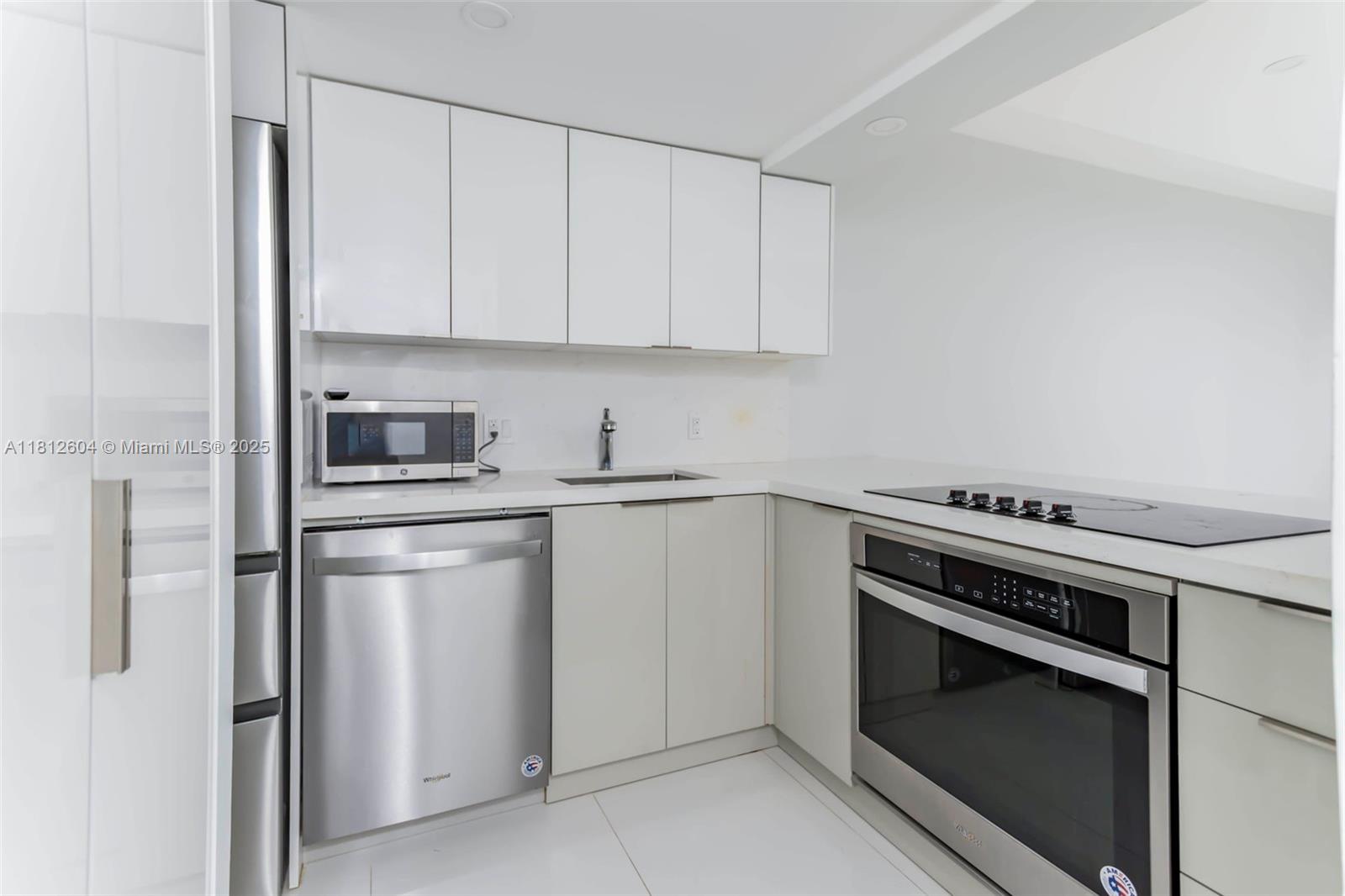 540 Brickell Key Dr 1809