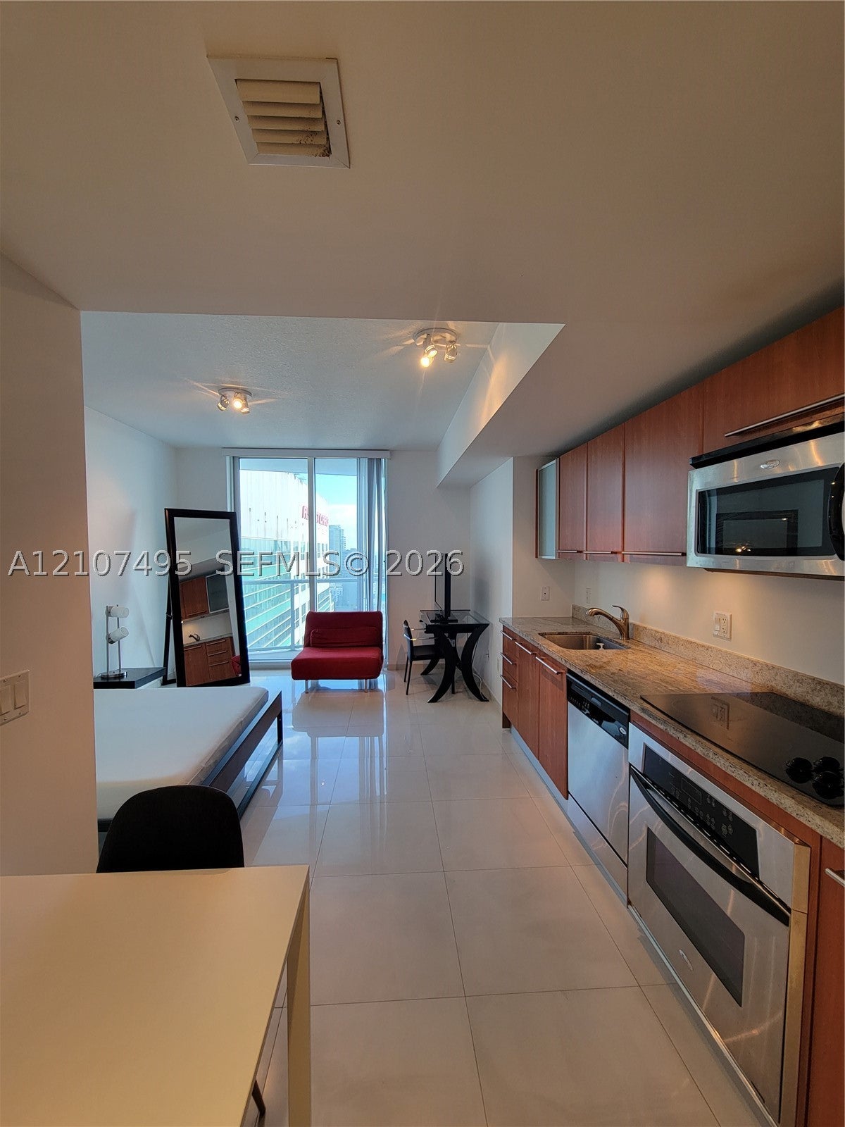 185 SW 7th St 2806