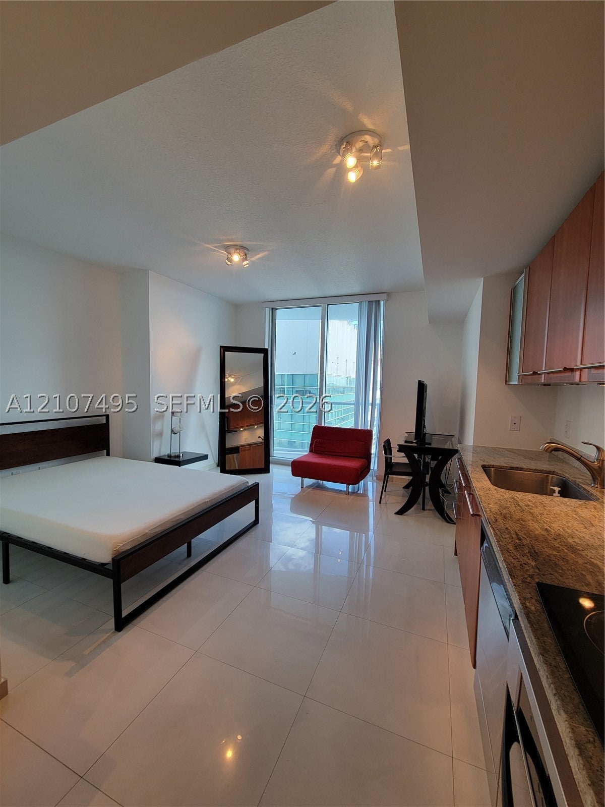 185 SW 7th St 2806