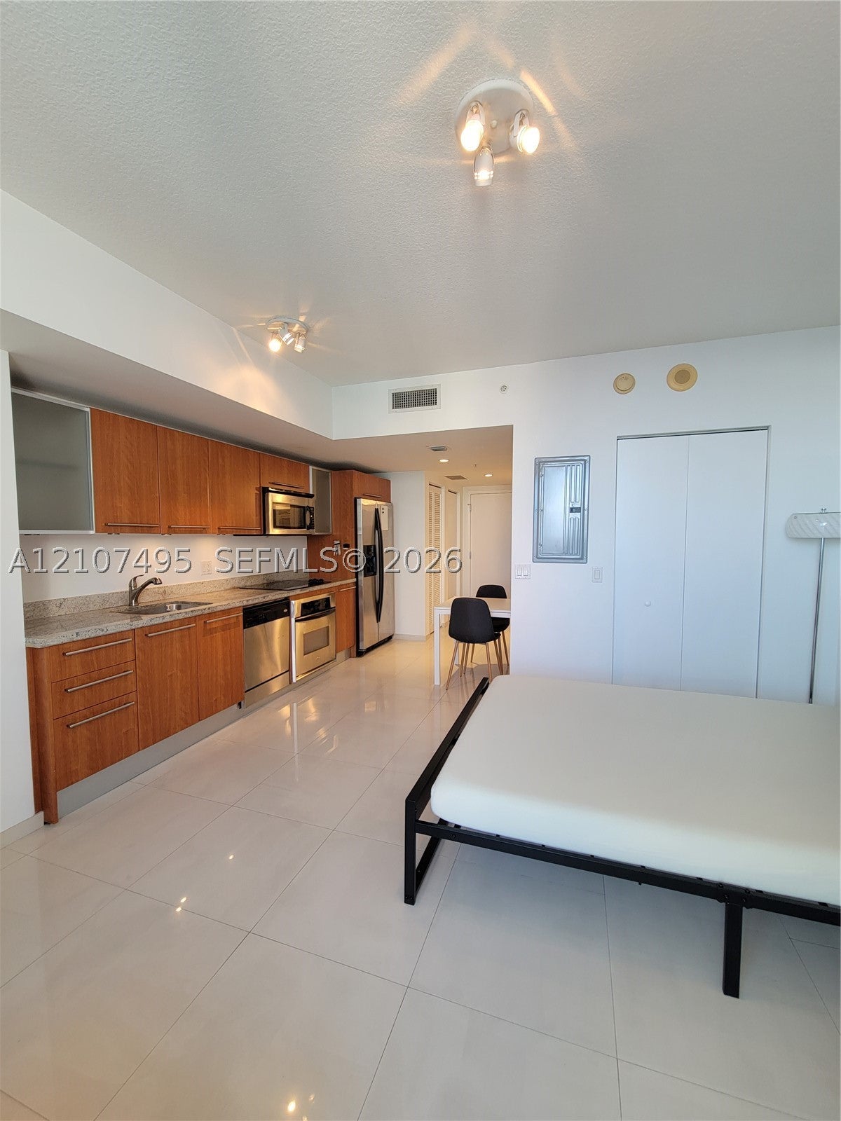 185 SW 7th St 2806