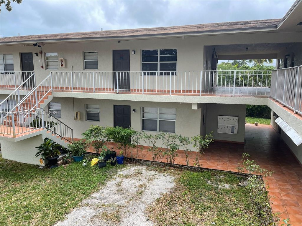 Photo of 1522 NE 34th Ct #2, Oakland Park, FL 33334 (MLS # A11952033)