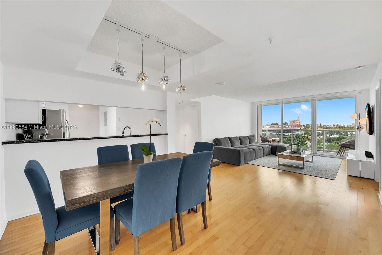 650 West Ave 704