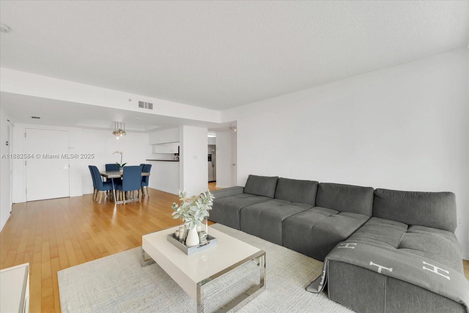 650 West Ave 704