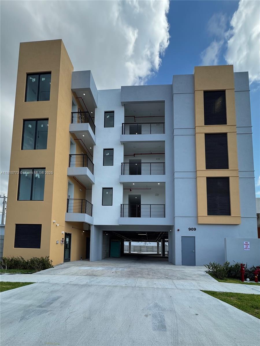 909 E 24th St 203, Hialeah, Miami-Dade County, Florida - 2 Bedrooms  
2 Bathrooms - 