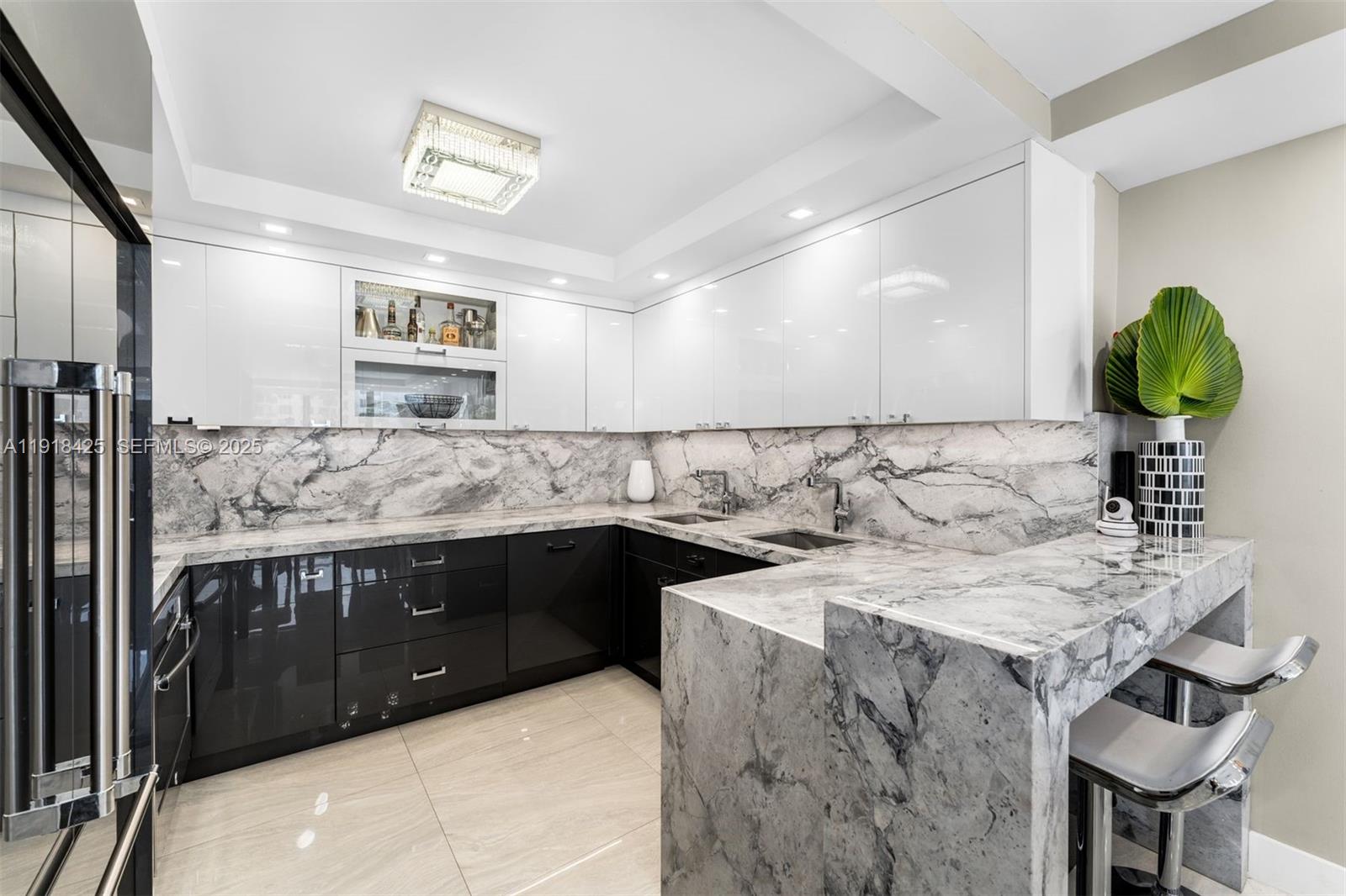 5225 Collins Ave 603