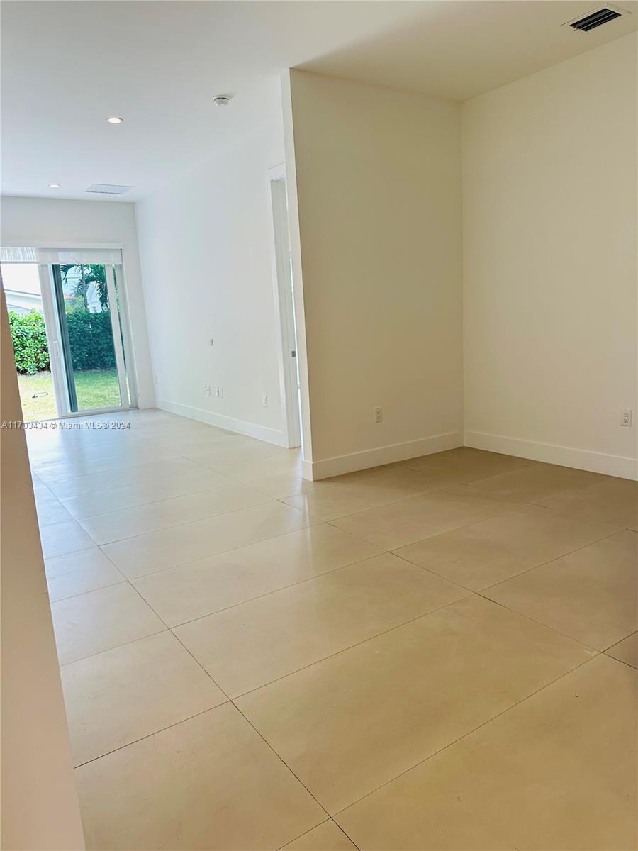 SILVER BLUFF GARDENS - Residential