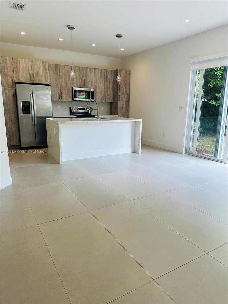 SILVER BLUFF GARDENS - Residential