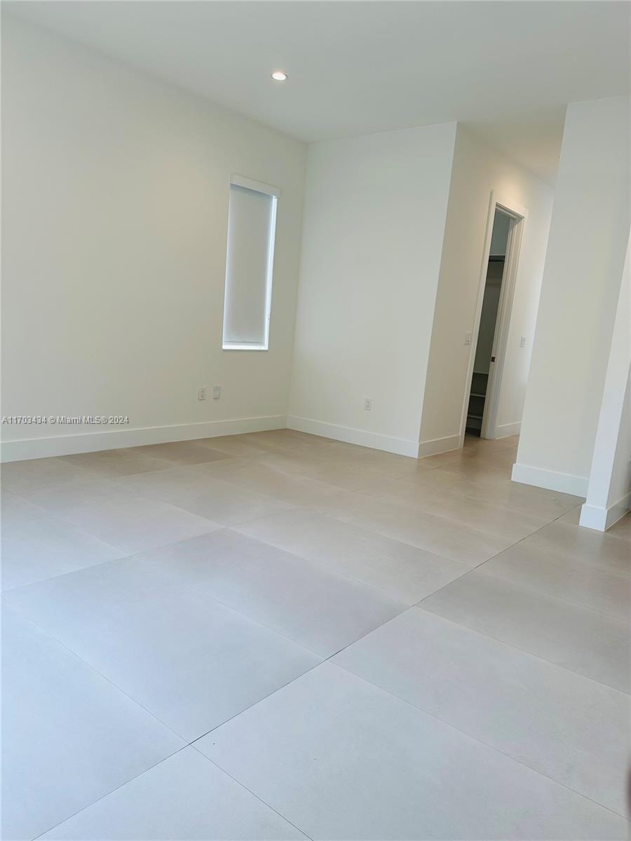 SILVER BLUFF GARDENS - Residential