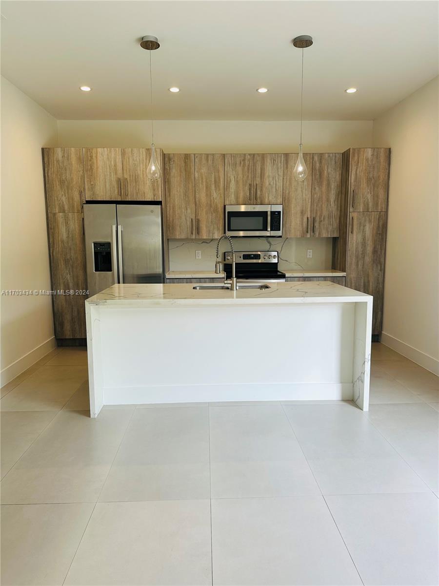 SILVER BLUFF GARDENS - Residential