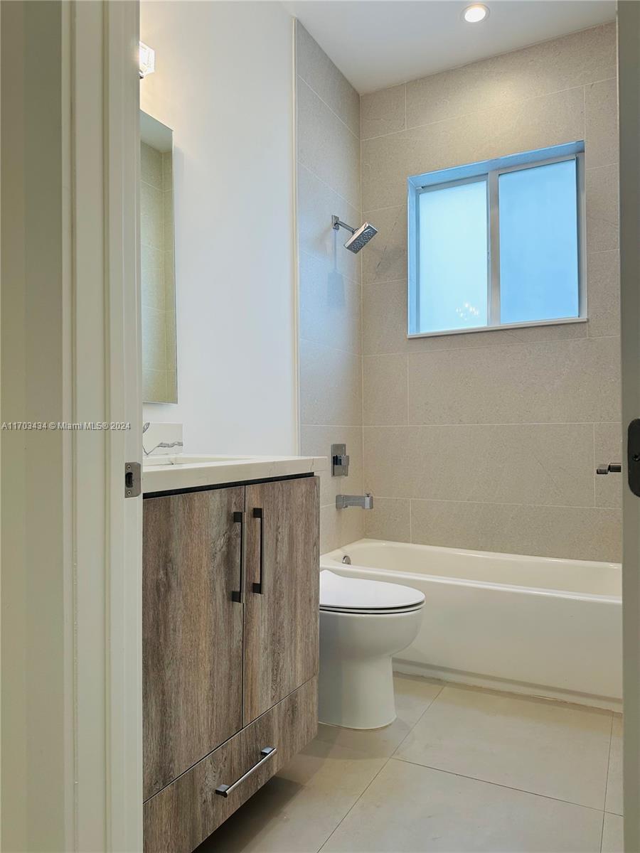 SILVER BLUFF GARDENS - Residential
