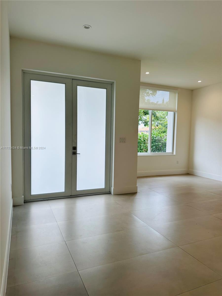 SILVER BLUFF GARDENS - Residential