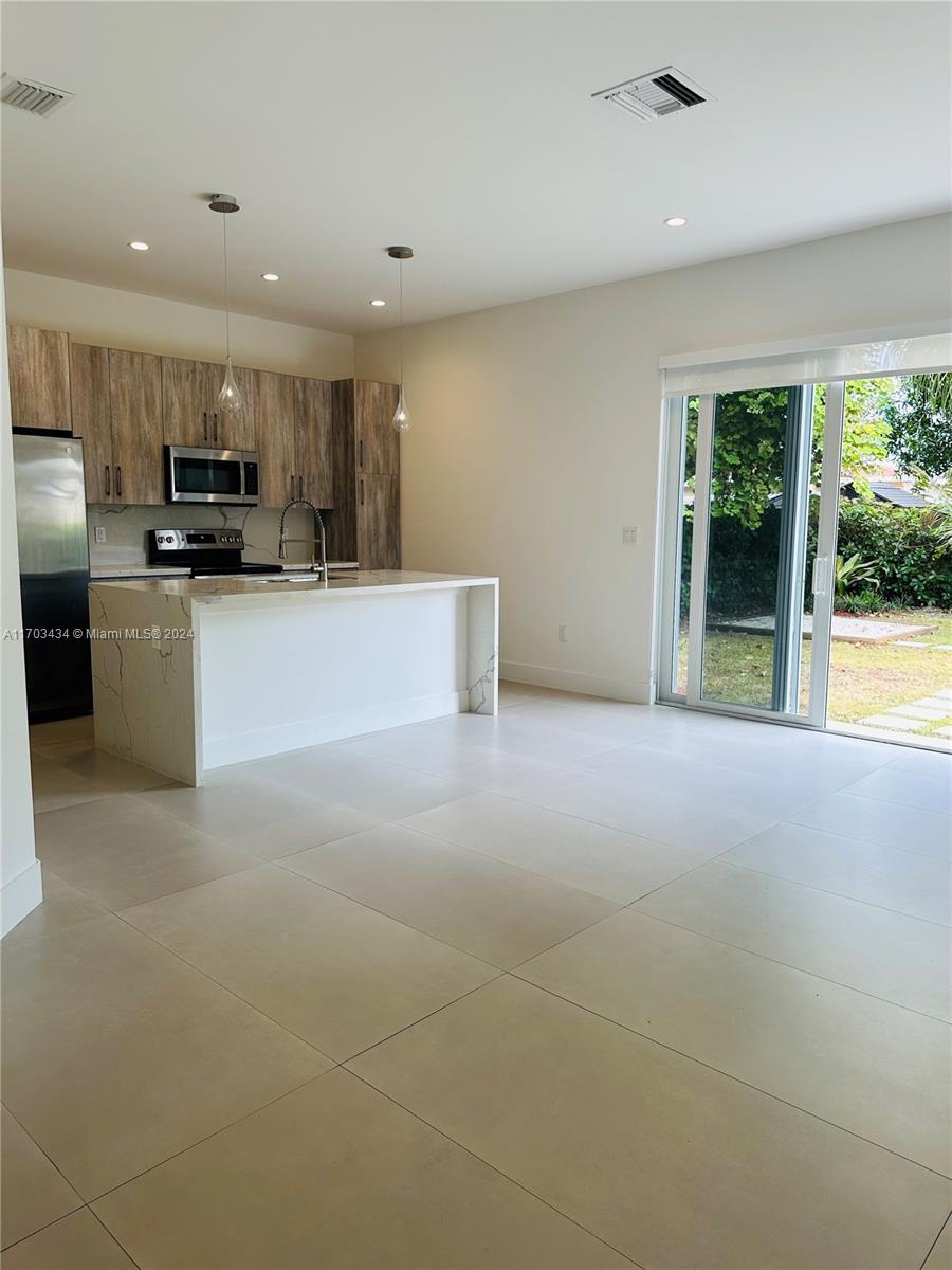 SILVER BLUFF GARDENS - Residential