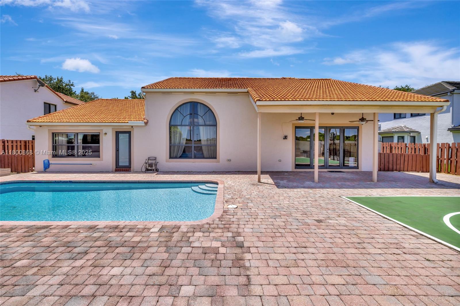 10425 Bermuda Dr