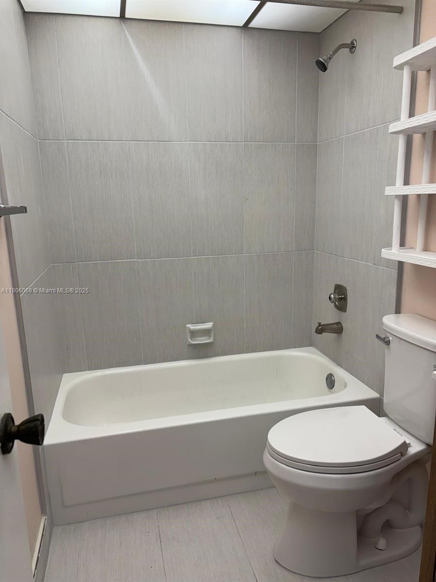 KINGS POINT BURGUNDY COND - Residential