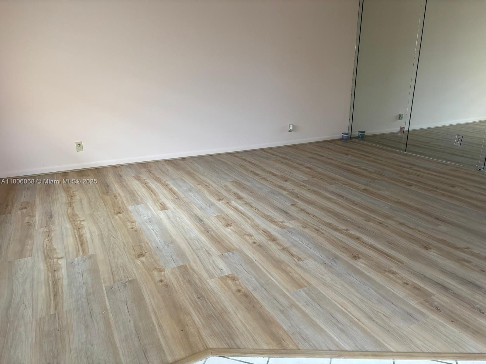KINGS POINT BURGUNDY COND - Residential