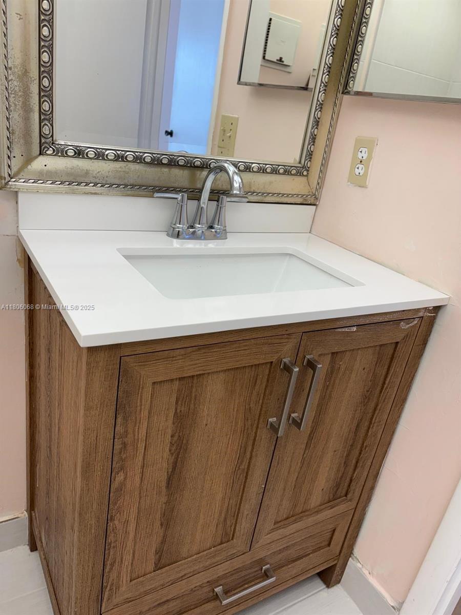KINGS POINT BURGUNDY COND - Residential