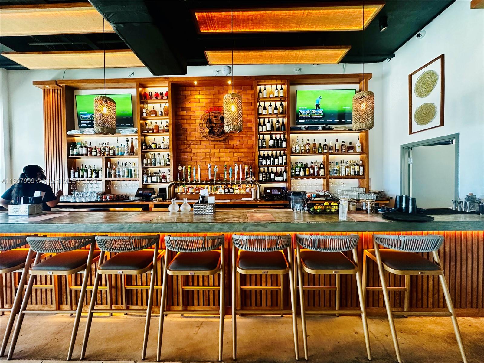 Full liquor 4COP SFS license restaurant on N Fort Lauderdale Beach Blvd. Fully renovated with 150 seats approved and 2,600 sq. ft. including out side seating with ocean views. Walk-in cooler, full kitchen, bar, open concept with chic décor. Owners going separate ways. Offers welcomed. Signed NDA for full disclosure.