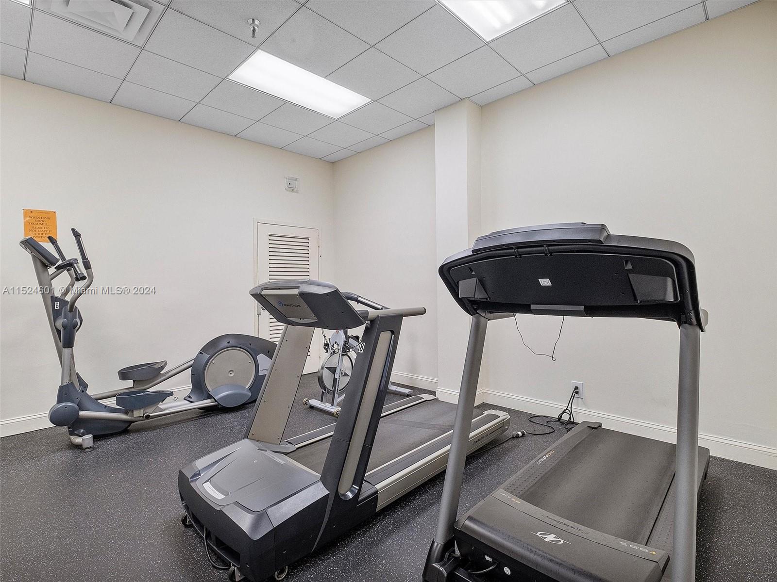 WINSTON TOWERS 700 CONDO - Residential