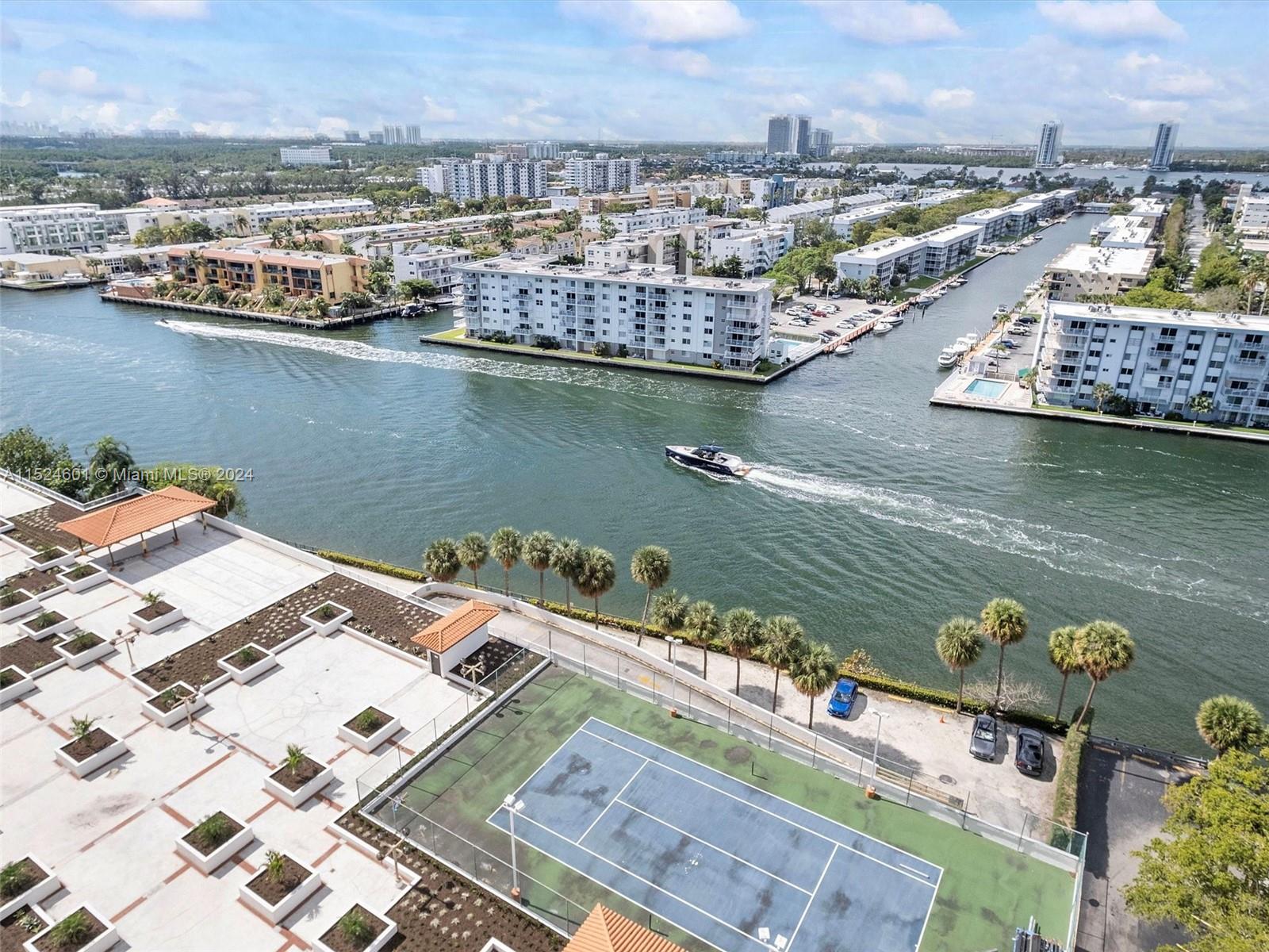 WINSTON TOWERS 700 CONDO - Residential