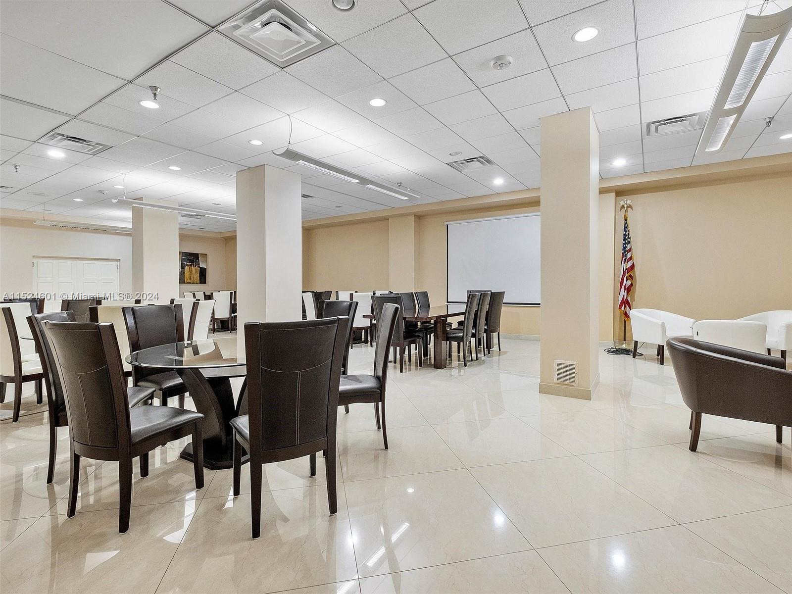 WINSTON TOWERS 700 CONDO - Residential