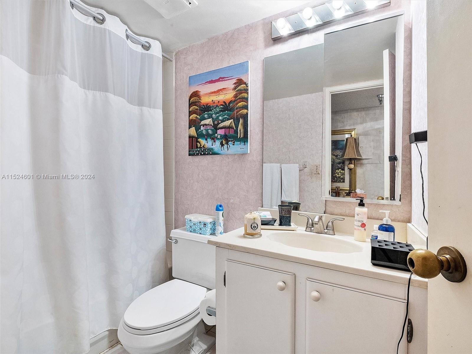 WINSTON TOWERS 700 CONDO - Residential