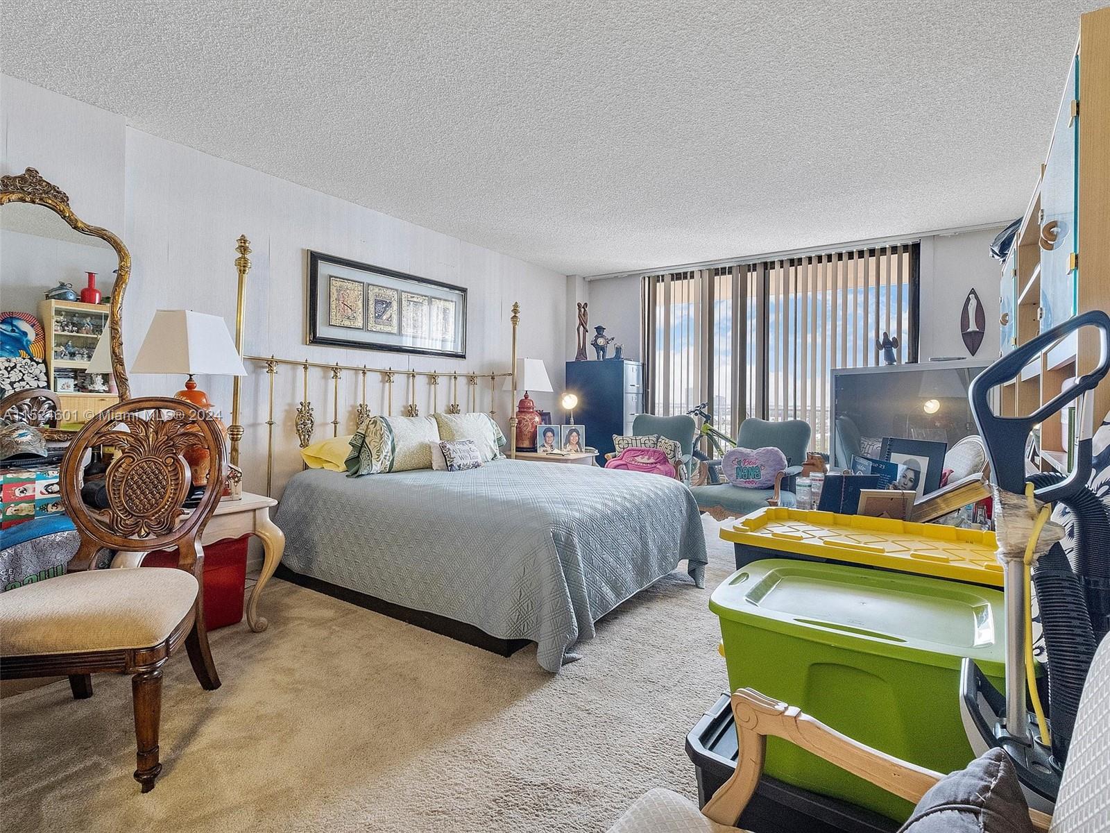 WINSTON TOWERS 700 CONDO - Residential