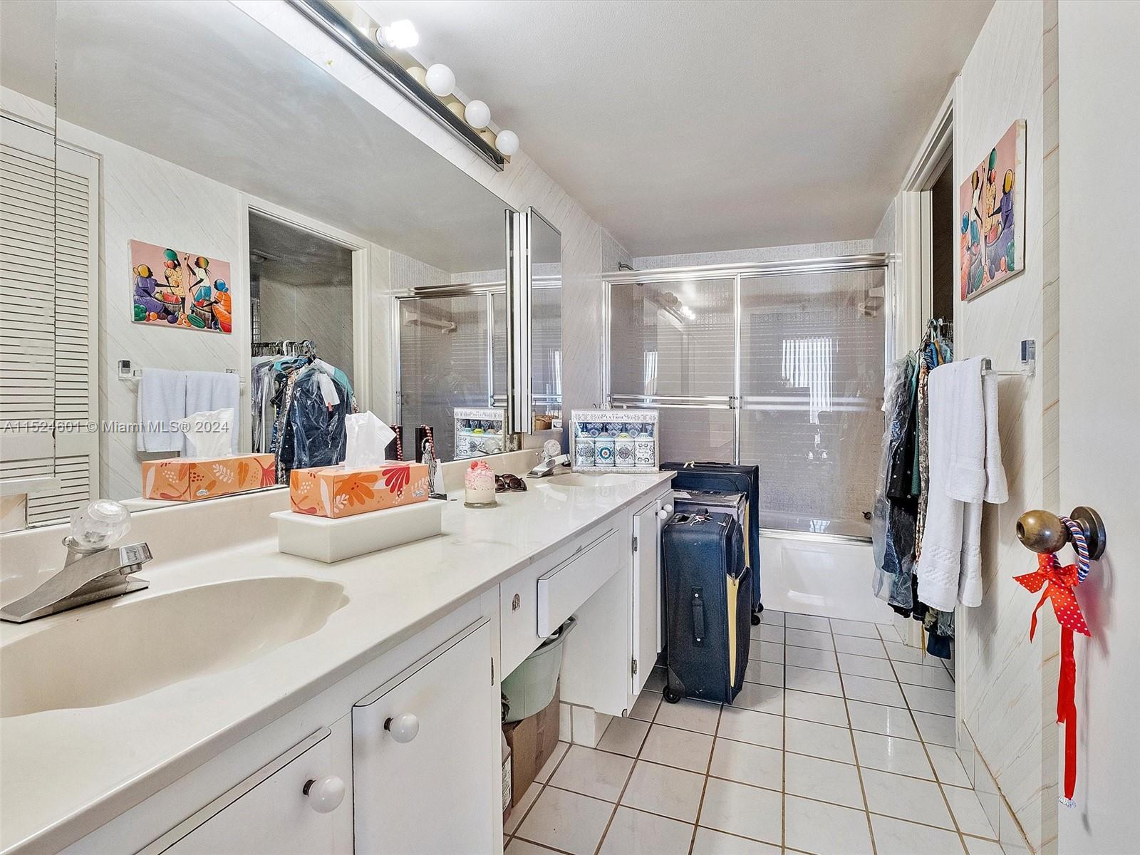 WINSTON TOWERS 700 CONDO - Residential