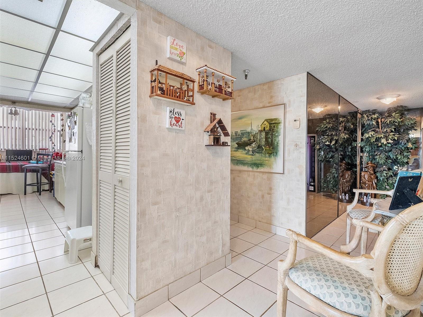 WINSTON TOWERS 700 CONDO - Residential