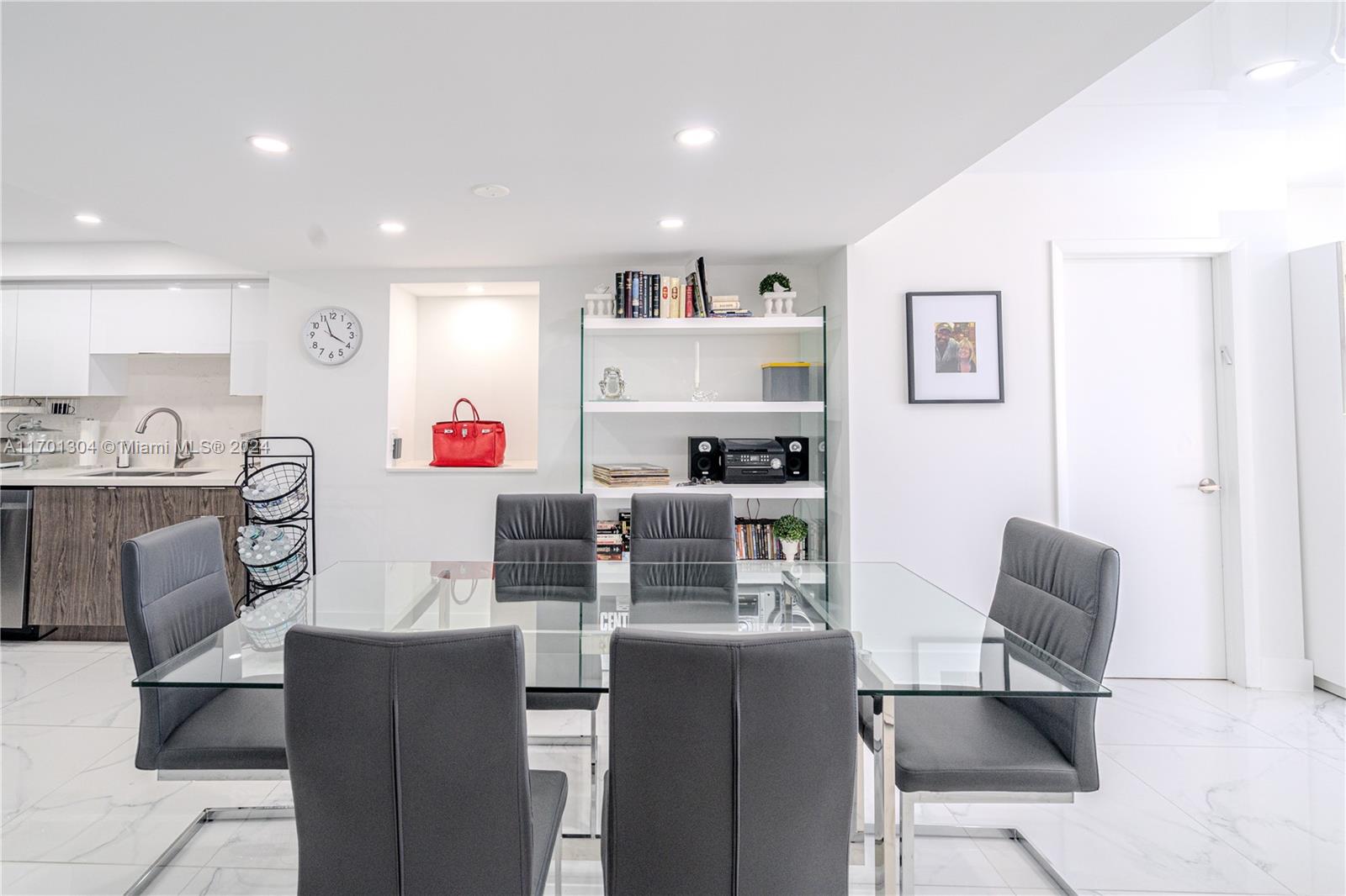 Property for Sale at 20301 W Country Club Dr 930, Aventura, Miami-Dade County, Florida - Bedrooms: 2 
Bathrooms: 2  - $450,000