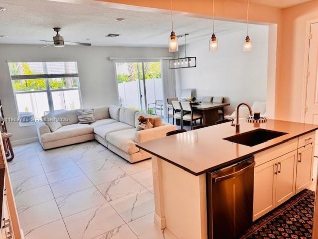 Photo of 4342 Lago Dr, Pompano Beach, FL 33064 (MLS # A11969785)