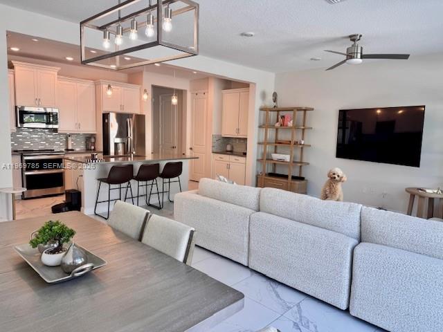 CRYSTAL LAKE 1ST SEC - Residential