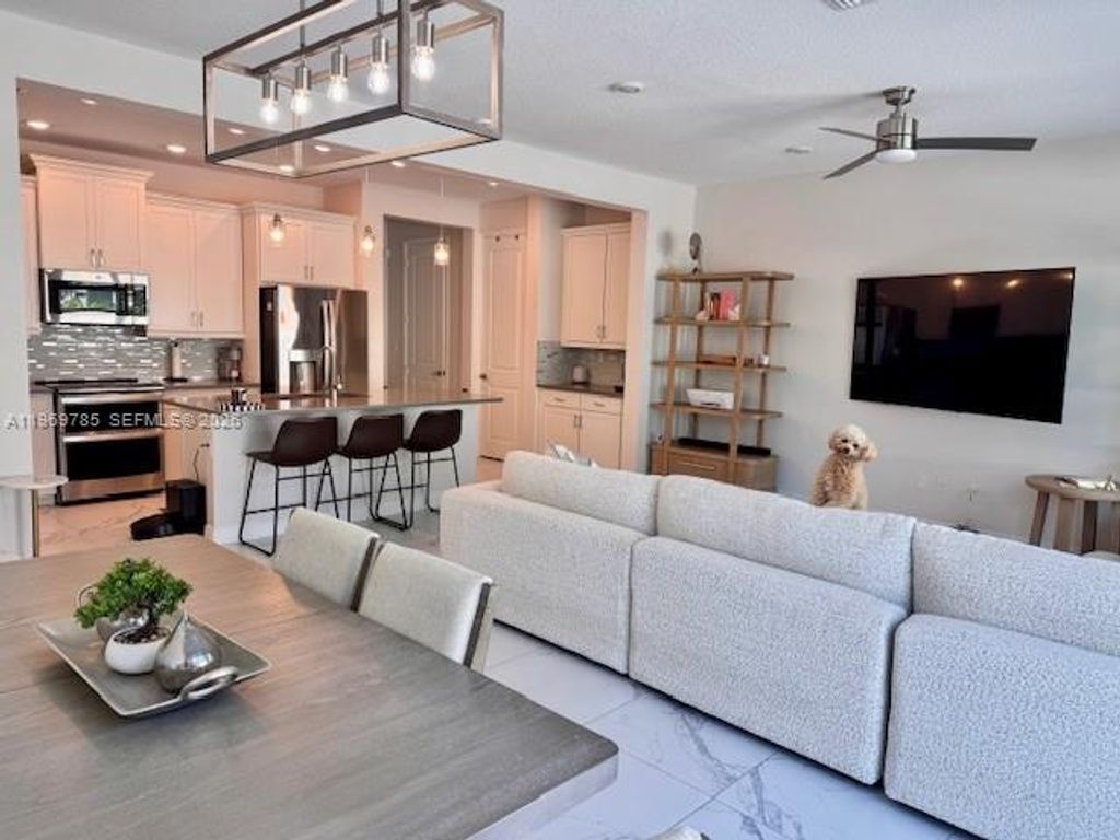 Photo of 4342 Lago Dr, Pompano Beach, FL 33064 (MLS # A11969785)